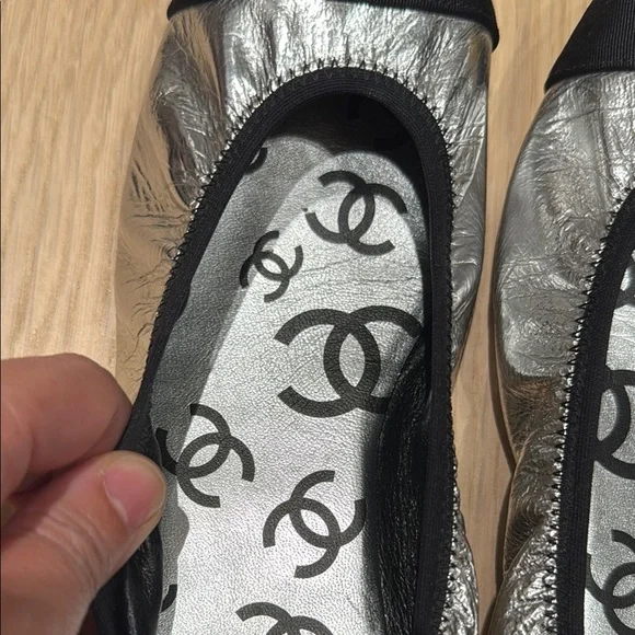 Authentic Rare Chanel Silver and Black Women's Ballet Flats - size 38 - Picture 9 of 11